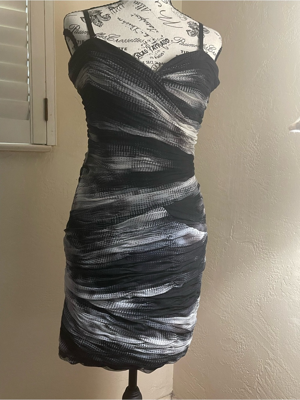 BCBGMAXAZRIA Winnie Ruched Mesh Cocktail Dress Abstract Watercolor Grey Black 12